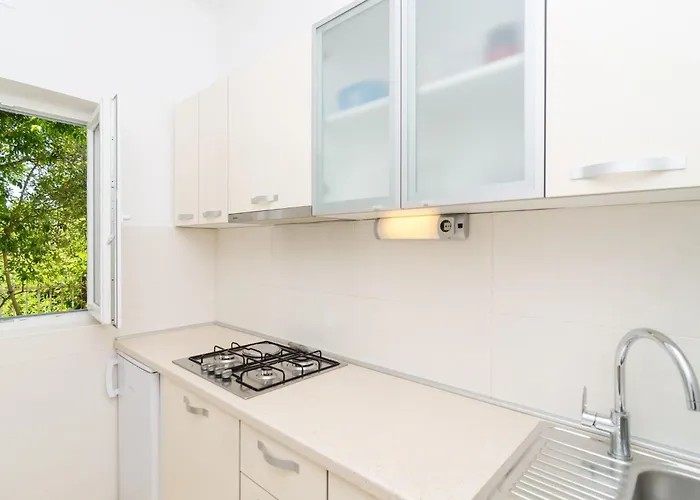 Apartman & Bari I *