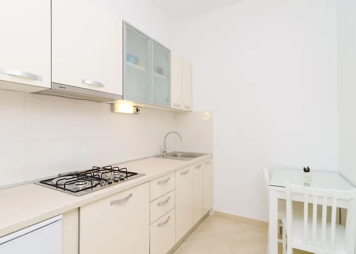 Apartman & Bari I *