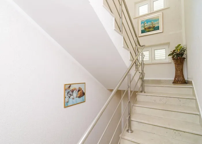 Apartman & Bari I *