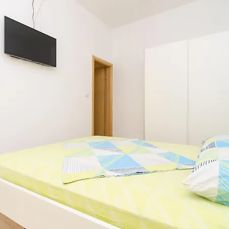 & Bari I アパート