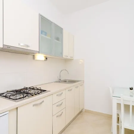 アパート & Bari I *