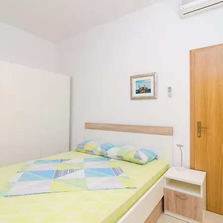 アパート & Bari I